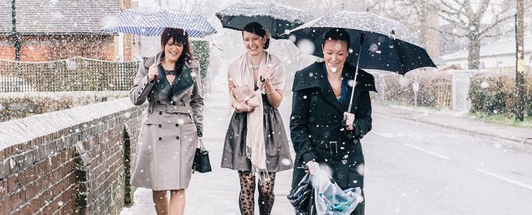 dorset-wedding-photographer-reading-in-snow