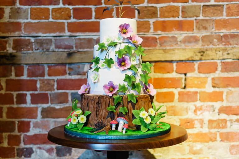 highcliffe castle - fun vegan wedding in dorset - cake